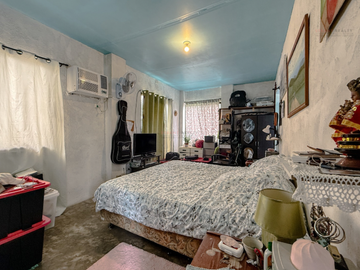 3 Bedroom with Attic and Basement - A 4 Storey artist's Haven