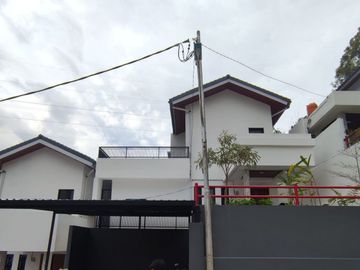 Rumah Balcony Cipageran, Baru 2 LANTAI Japanese, Mewah Harga Murah di Kota Cimahi Utara, Jual Dijual