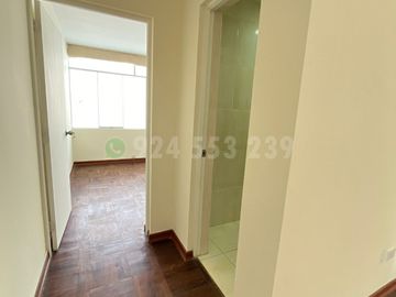 Alquilo Depa 01 dorm No cochera | 58 m² | 2do piso Escaleras | Miraflores – San Antonio