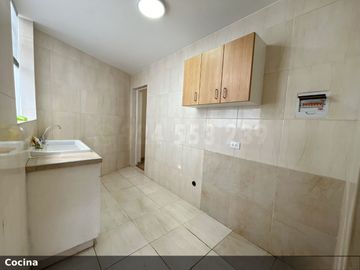 Alquilo Depa 01 dorm No cochera | 58 m² | 2do piso Escaleras | Miraflores – San Antonio