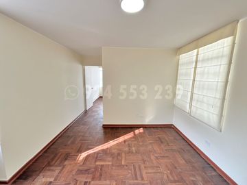 Alquilo Depa 01 dorm No cochera | 58 m² | 2do piso Escaleras | Miraflores – San Antonio