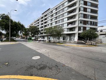 Alquilo Depa 01 dorm No cochera | 58 m² | 2do piso Escaleras | Miraflores – San Antonio