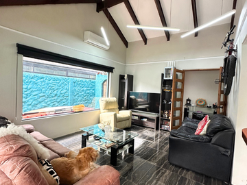 Gran Oportunidad en Peñalolén! Casa Remodelada en Condominio Privado