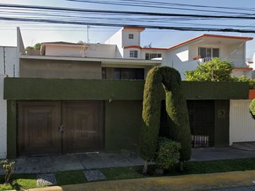 Casa en Venta. Bosques de Aragón, Ciudad Nezahualcóyotl, EDOMEX. Remate Hipotecario.