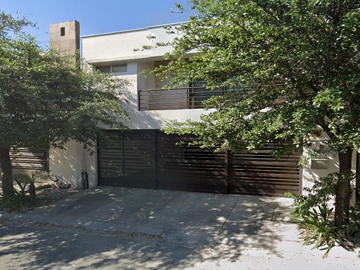 VENTA DE CASA EN CUMBRES MEDEIRA MONTERREY NUEVO LEON