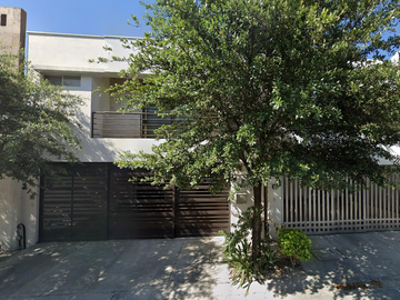 VENTA DE CASA EN CUMBRES MEDEIRA MONTERREY NUEVO LEON