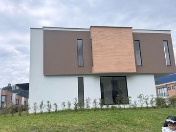 SE VENDE ESPECTACULAR CASA A LA VENTA EN LA FLORIDA