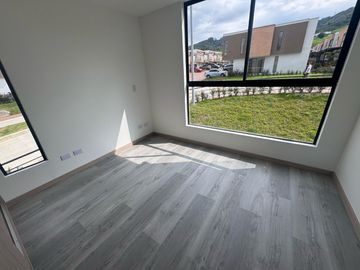 SE VENDE ESPECTACULAR CASA A LA VENTA EN LA FLORIDA