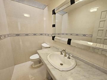 Casa Residencial en Venta en Guadalupe, en Privada Lomas de Bernárdez