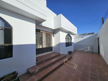 Casa Residencial en Venta en Guadalupe, en Privada Lomas de Bernárdez