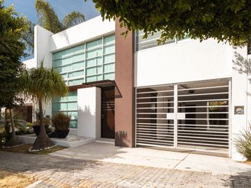 CASA DE 3 RECAMARAS EN LOMAS DE ANGELOPOLIS 1, PUEBLA