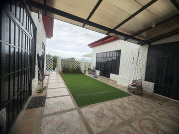 VILLAMIL PLAYAS VENDO HERMOSA CASA VACACIONAL EN URB. LAS LAGUNAS