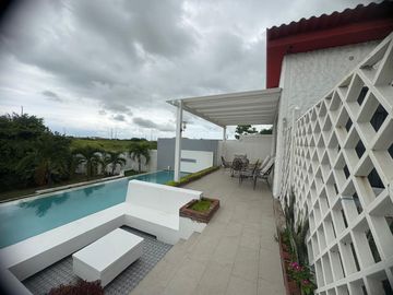 VILLAMIL PLAYAS VENDO HERMOSA CASA VACACIONAL EN URB. LAS LAGUNAS