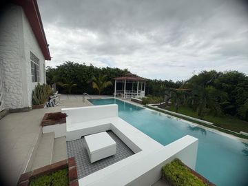 VILLAMIL PLAYAS VENDO HERMOSA CASA VACACIONAL EN URB. LAS LAGUNAS