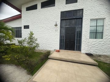 VILLAMIL PLAYAS VENDO HERMOSA CASA VACACIONAL EN URB. LAS LAGUNAS