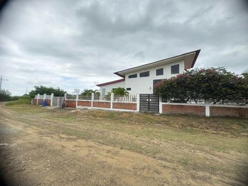 VILLAMIL PLAYAS VENDO HERMOSA CASA VACACIONAL EN URB. LAS LAGUNAS