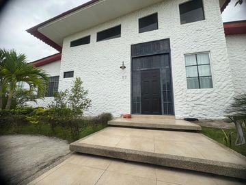 VILLAMIL PLAYAS VENDO HERMOSA CASA VACACIONAL EN URB. LAS LAGUNAS