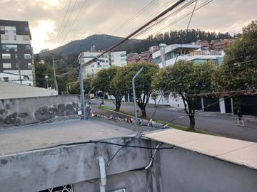 Vendo Casa  Esquinera Rentera Familiar e Independiente  en la Avenida Granda Centeno