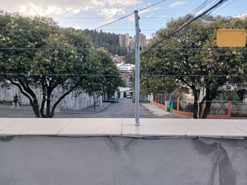 Vendo Casa  Esquinera Rentera Familiar e Independiente  en la Avenida Granda Centeno