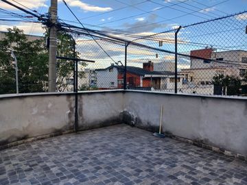 Vendo Casa  Esquinera Rentera Familiar e Independiente  en la Avenida Granda Centeno