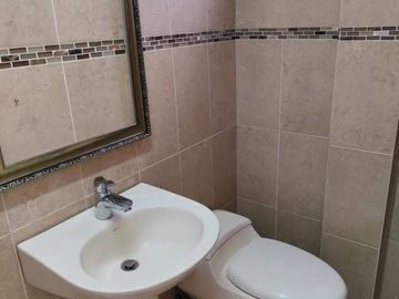 Vendo Casa  Esquinera Rentera Familiar e Independiente  en la Avenida Granda Centeno