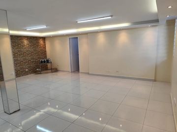 Vendo Casa  Esquinera Rentera Familiar e Independiente  en la Avenida Granda Centeno