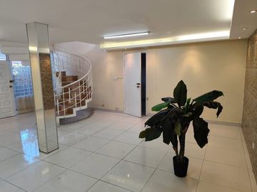 Vendo Casa  Esquinera Rentera Familiar e Independiente  en la Avenida Granda Centeno