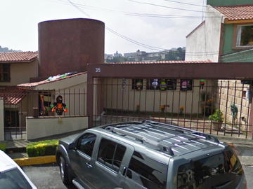 Casa en Venta. Paseos del Bosque, Naucalpan, EDOMEX. Remate Hipotecario.