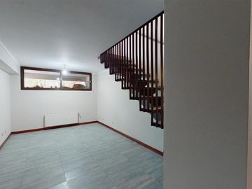 CASA 275M2 Y 2 ESTACIONAMIENTOS LIQUIDA BANCO EN PEÑALOLEN