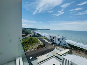 Hermoso Departamento frente al mar, de oportunidad.