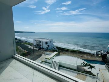 Hermoso Departamento frente al mar, de oportunidad.