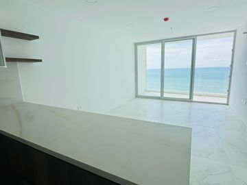 Hermoso Departamento frente al mar, de oportunidad.