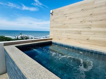 Hermoso Departamento frente al mar, de oportunidad.