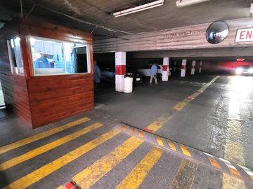 OPORTUNIDAD !!! ESTACIONAMIENTO / PORTUGAL 38 / SECTROR HOSPITAL CLÍNICO U.C.