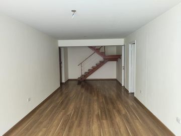 VENDO DEPARTAMENTO DUPLEX DE 1ER PISO - AURORA, MIRAFLORES.