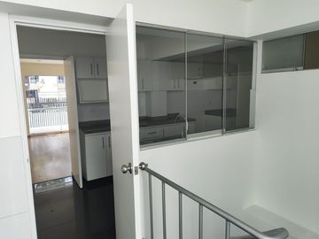 VENDO DEPARTAMENTO DUPLEX DE 1ER PISO - AURORA, MIRAFLORES.