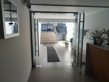 VENDO DEPARTAMENTO DUPLEX DE 1ER PISO - AURORA, MIRAFLORES.