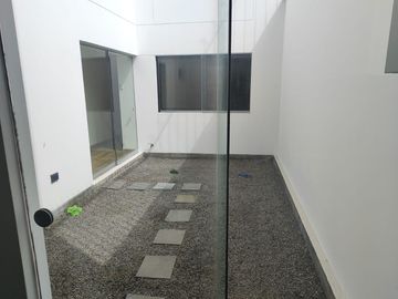 VENDO DEPARTAMENTO DUPLEX DE 1ER PISO - AURORA, MIRAFLORES.