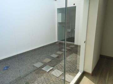 VENDO DEPARTAMENTO DUPLEX DE 1ER PISO - AURORA, MIRAFLORES.