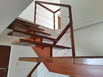 VENDO DEPARTAMENTO DUPLEX DE 1ER PISO - AURORA, MIRAFLORES.