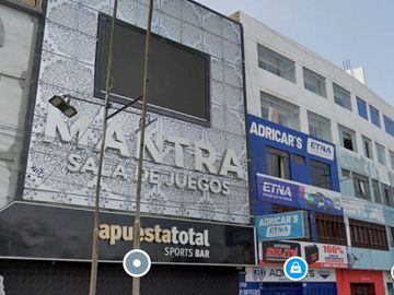Se vende LOCAL COMERCIAL en zona de alto tránsito