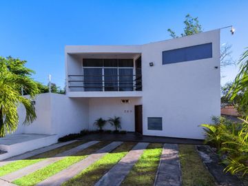 Casa en esquina, estudio independiente, en venta, Centro Maya, Playa del Carmen