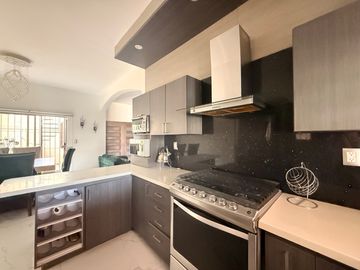 Casa en venta en Villa California Remodelada