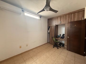 Casa en venta en Villa California Remodelada