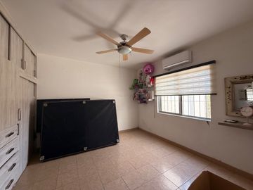 Casa en venta en Villa California Remodelada
