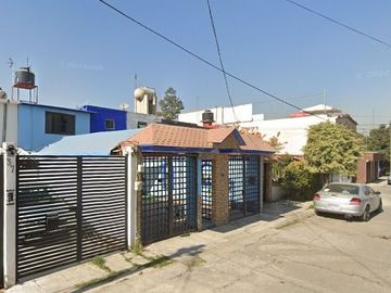 Casa en Venta. Valle de la Hacienda, Cuautitlán Izcalli, EDOMEX. Remate Hipotecario.
