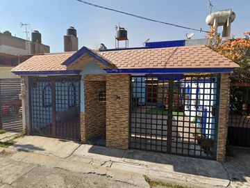 Casa en Venta. Valle de la Hacienda, Cuautitlán Izcalli, EDOMEX. Remate Hipotecario.