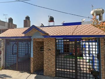 Casa en Venta. Valle de la Hacienda, Cuautitlán Izcalli, EDOMEX. Remate Hipotecario.