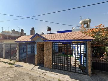 Casa en Venta. Valle de la Hacienda, Cuautitlán Izcalli, EDOMEX. Remate Hipotecario.