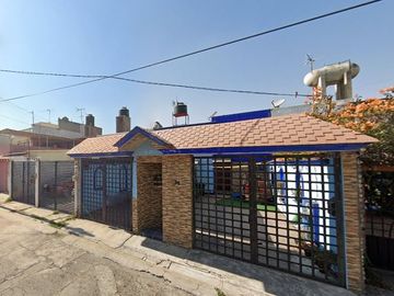 Casa en Venta. Valle de la Hacienda, Cuautitlán Izcalli, EDOMEX. Remate Hipotecario.